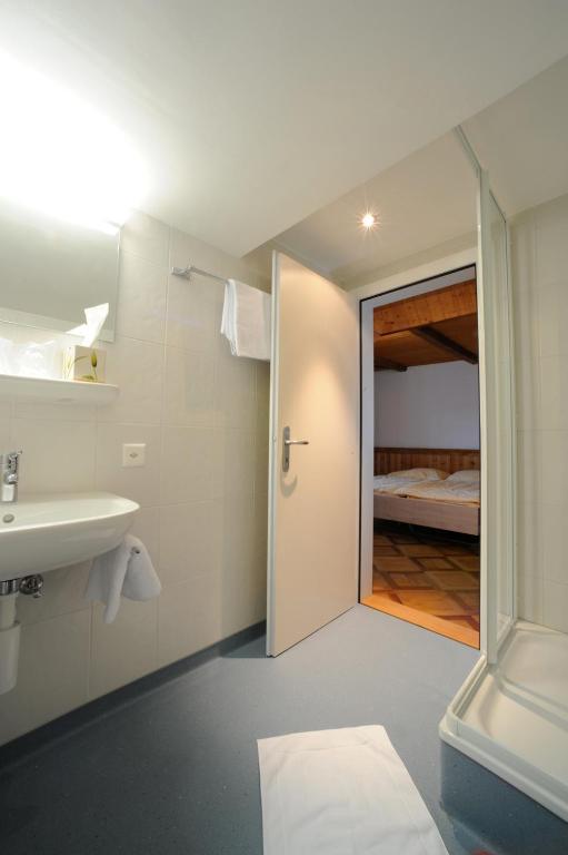Auberge Du Prevoux Le Locle Phòng bức ảnh